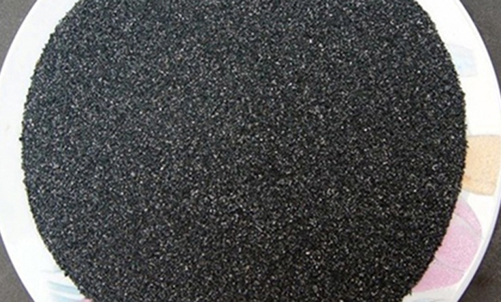 Sandblasted black corundum